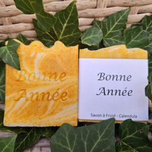 Savon artisanal bio, personnalisé avec le message "Bonne Année", pour faire un cadeau doux