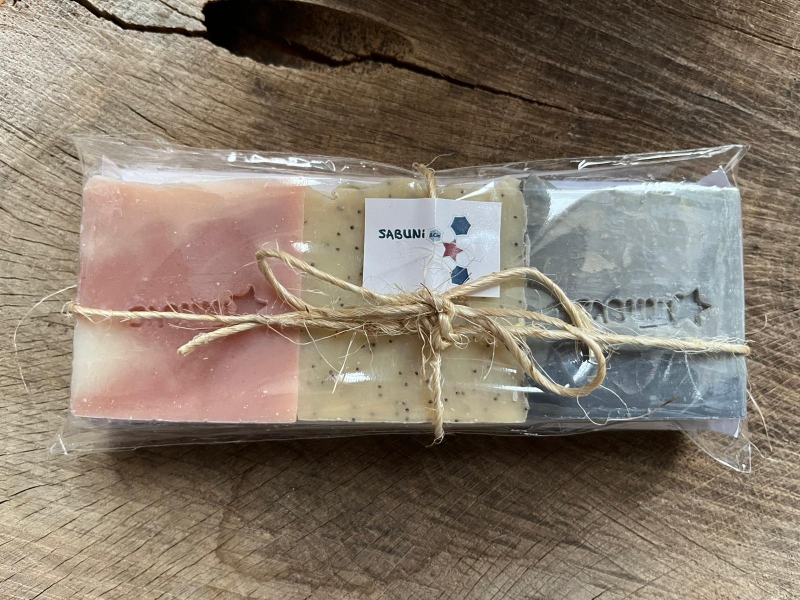 lot de 3 savons parfumés aux huiles essentielles de lavandin + litsée citronnée + menthe poivrée dans emballage écologique